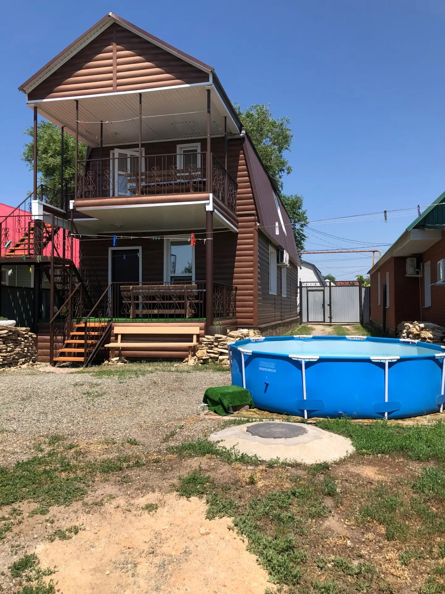 🏖️ До солёных озёр — всего 5 минут пешком (вход со стороны ул. Советской)!
🏡 Сдаётся дом и уютные 