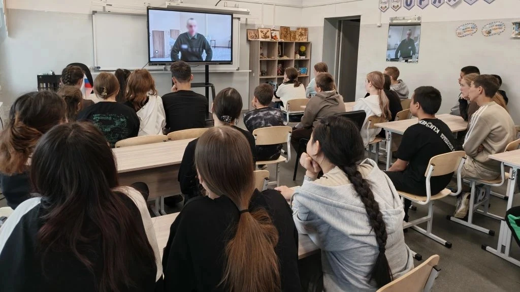 В современном мире несовершеннолетние нередко становятся объектами манипуляций со стороны лиц, пресл