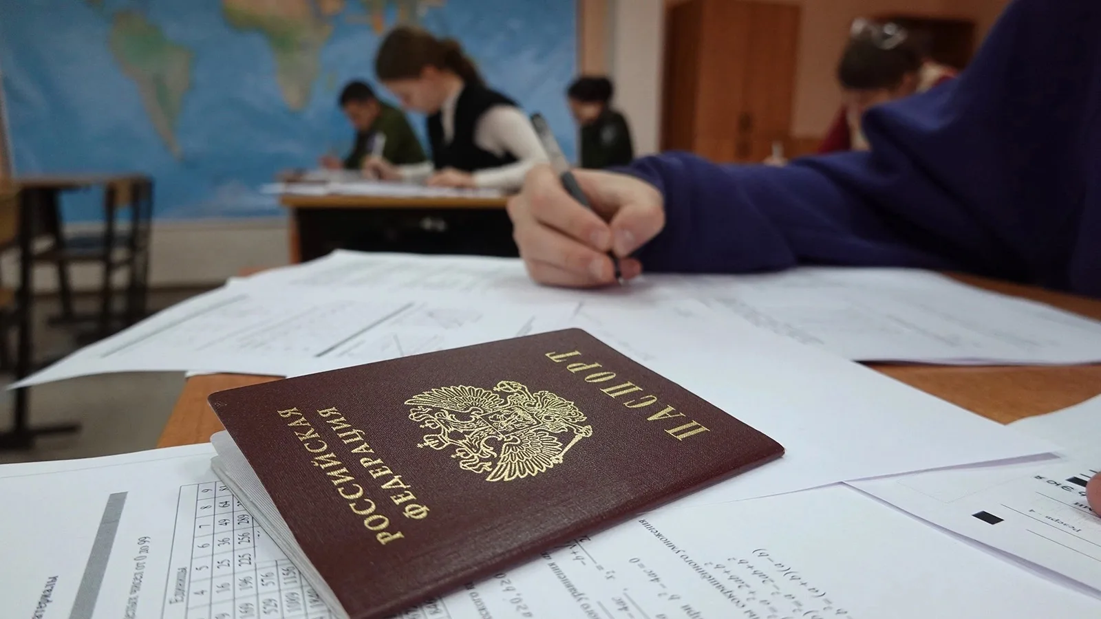 Более 100 выпускников сдают экзамены по выбору в Железногорске 

В понедельник, 2 июня, по всей Росс