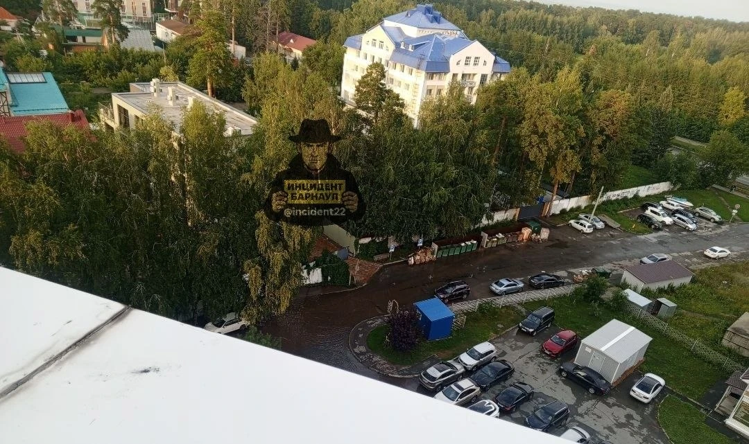 На Змеиногорском тракте вырубили деревья

Жители Барнаула сообщили о вырубке деревьев на участке по 