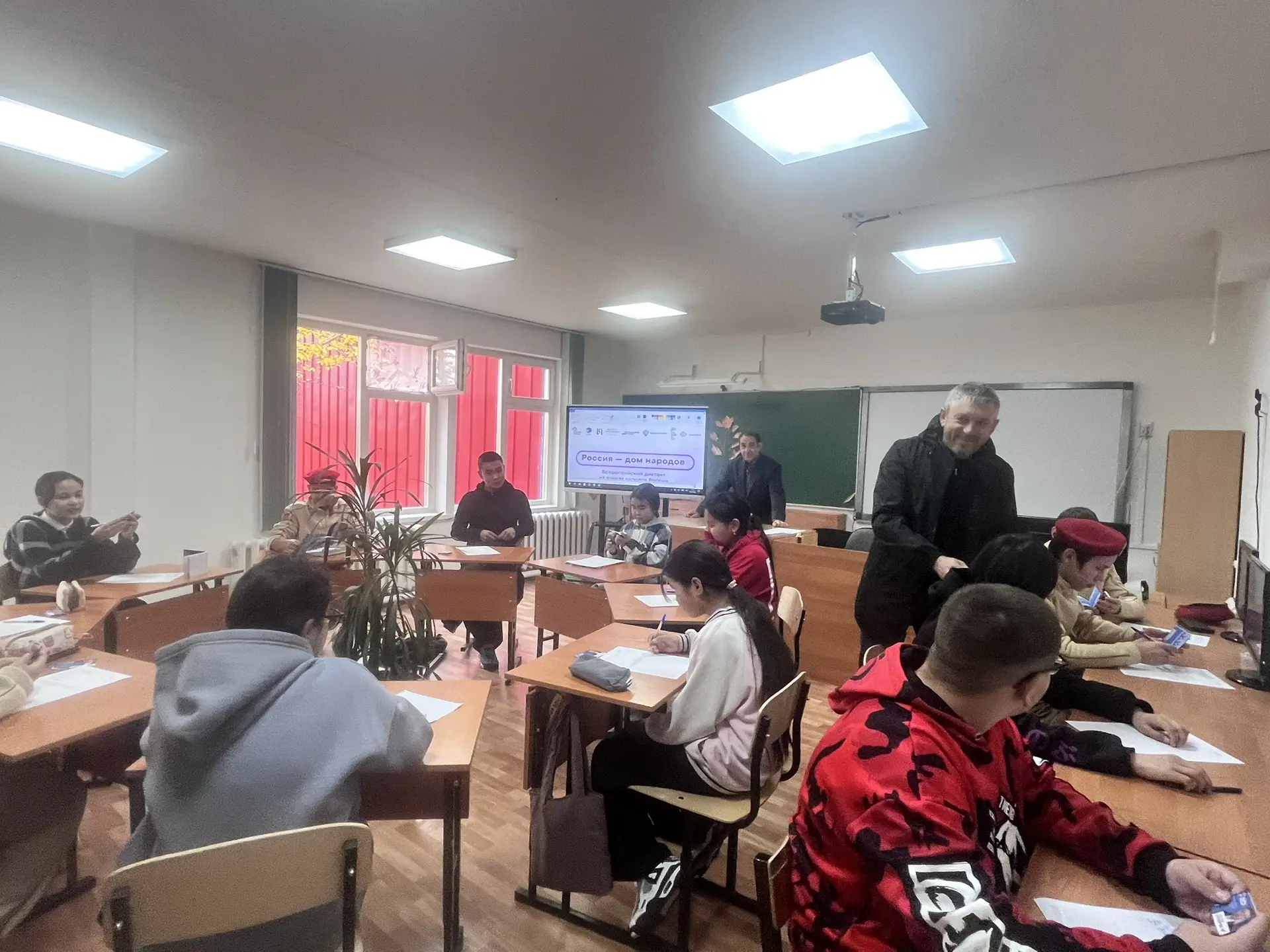 🇷🇺 Почетные гости в МБОУ «ЦО с Ваеги»!