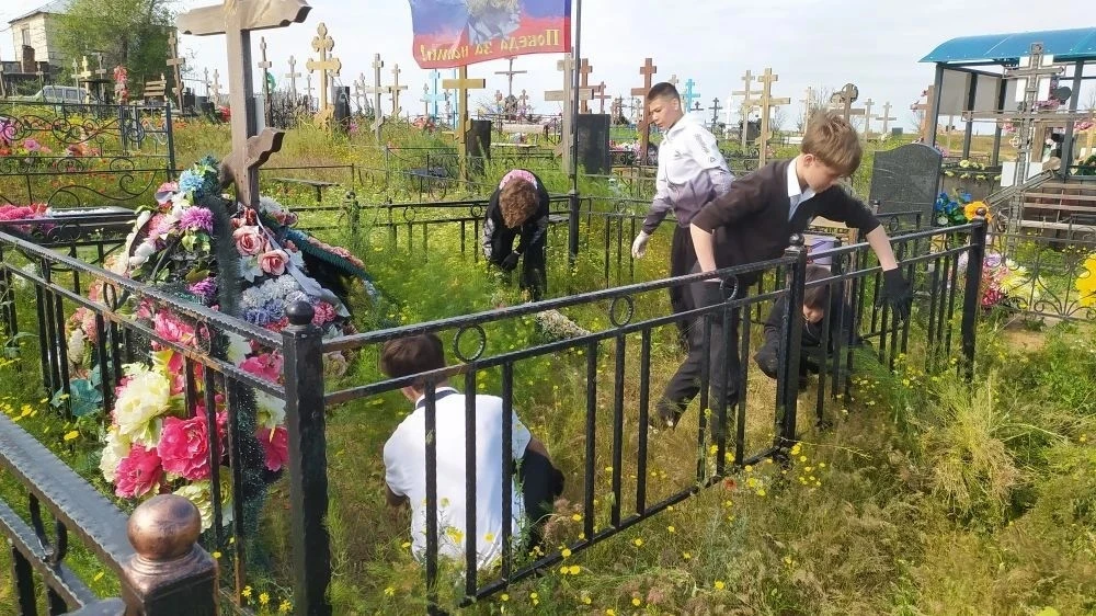 НАВЕКИ В ПАМЯТИ!!!

🕊Волонтёры патриотического воспитания школы, вместе с руководителем отряда и со