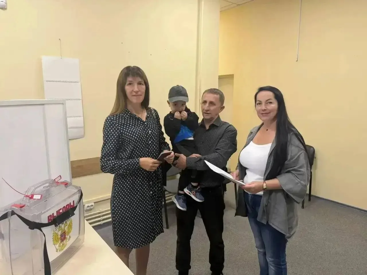 ВЫБОРЫ В Новокаховском округе продолжается досрочное голосование