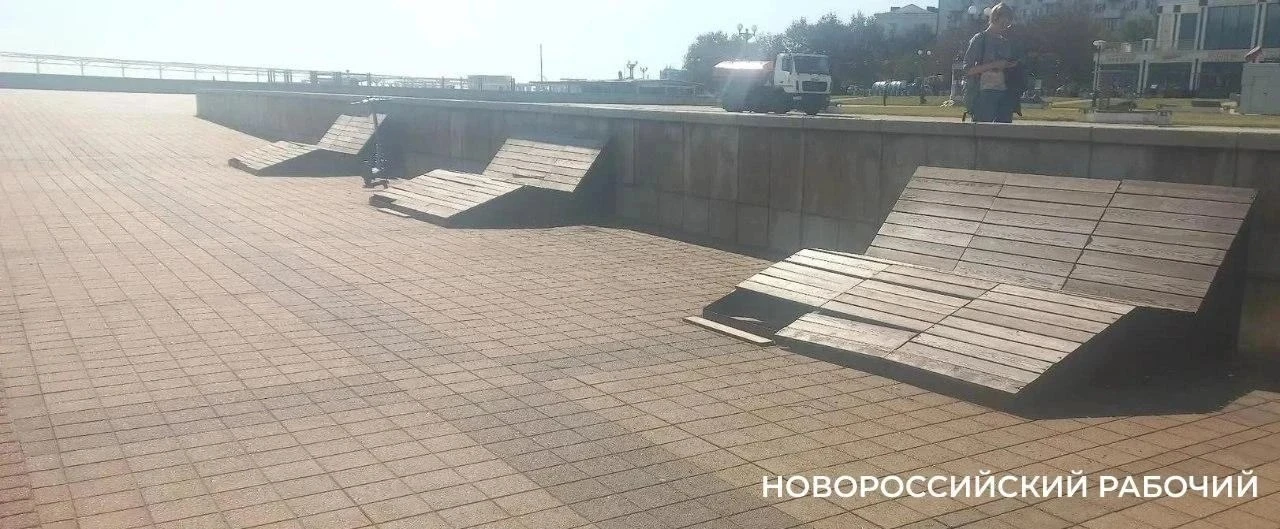 На набережной у Западного мола починят скамейки