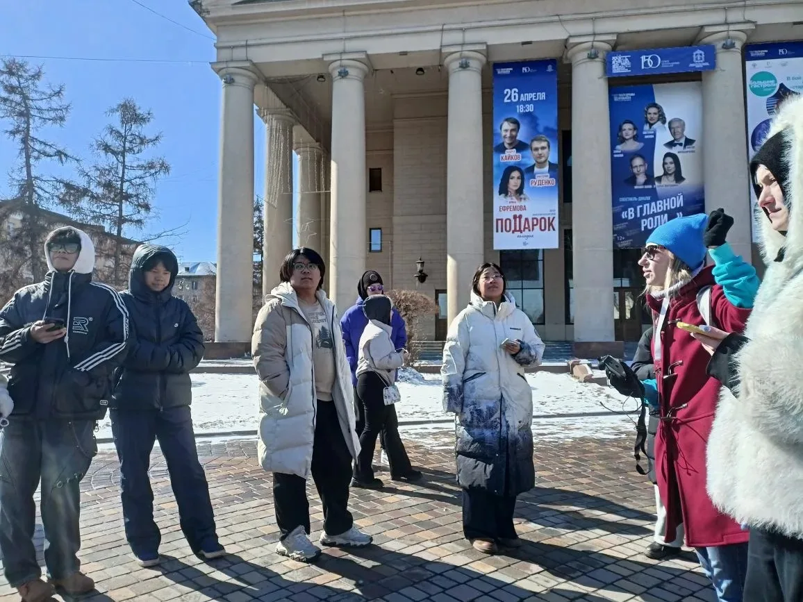 Иностранные студенты КемГИК познакомились с историческим центром Кемерова в рамках пешеходной экскур