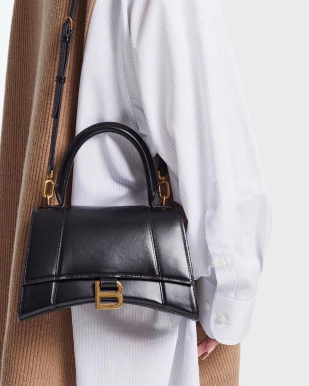 Balenciaga не теряет своей актуальности, а только приобретает всё больше трендовых моделей