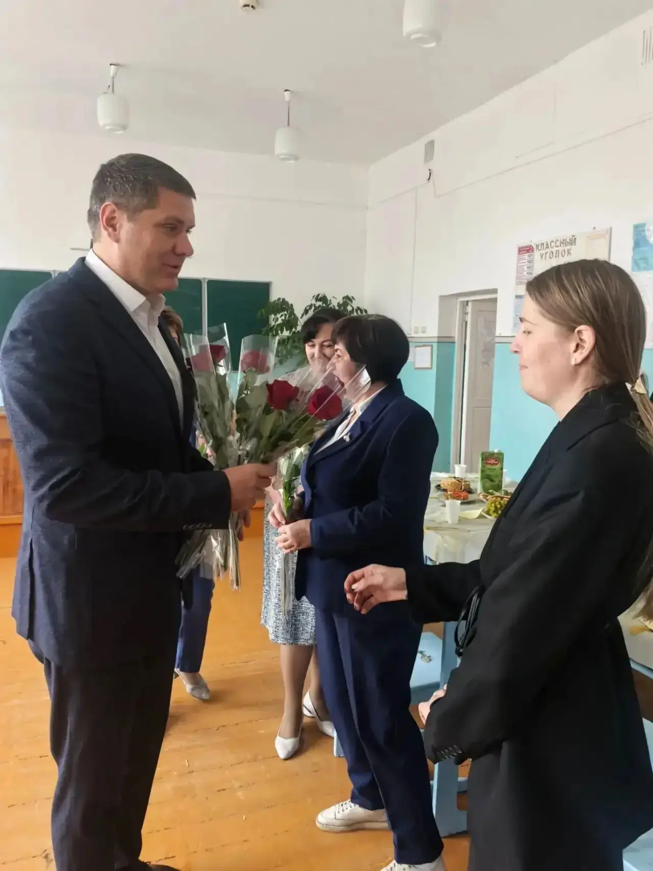 АЛЕКСЕЙ КОЛЬЦОВ ПОЗДРАВИЛ ПЕДАГОГОВ