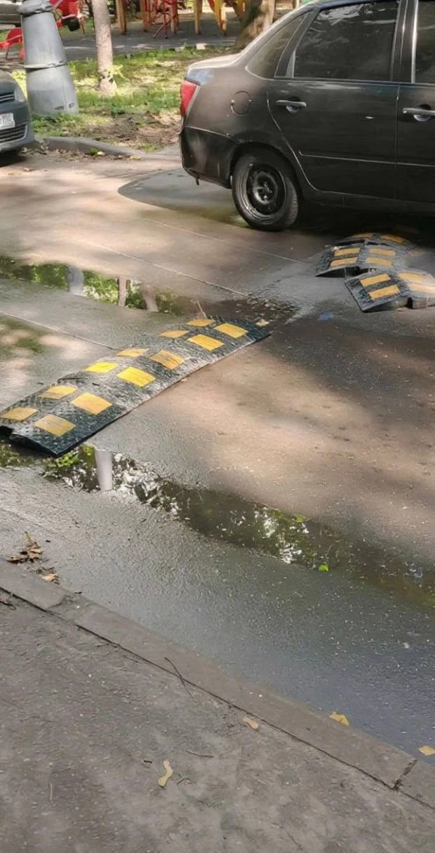 🚧 В Выхино-Жулебино на Самаркандском бульваре повреждена искусственная дорожная неровн...