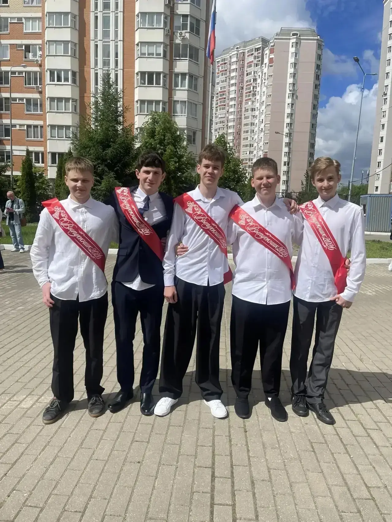 🔔 Последний звонок — старт в будущее!  Вчера в нашей школе прозвучал последний звонок для выпускнико