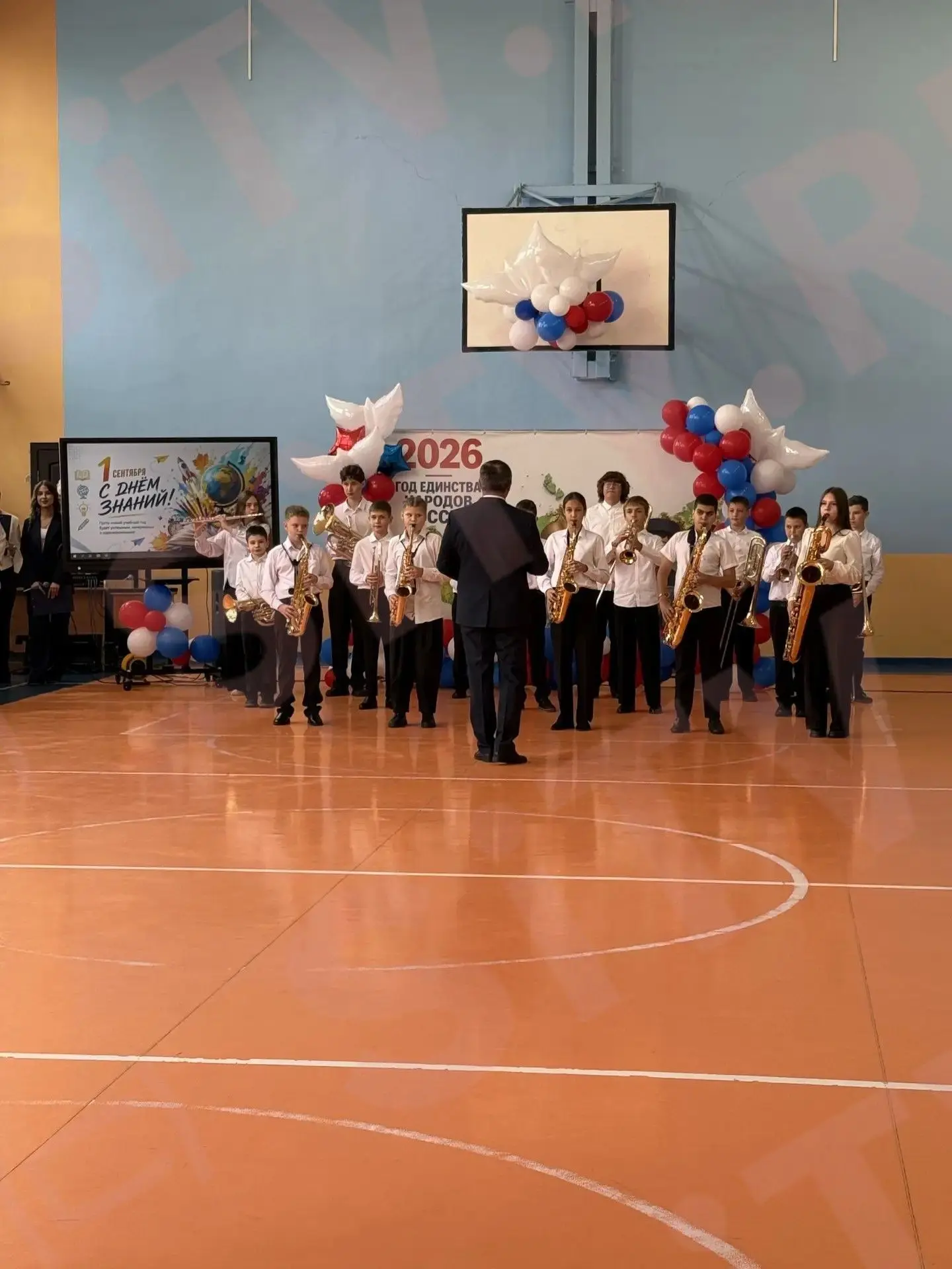 🎉 Начали год с концерта: в школе №19 выступил духовой оркестр. В составе — местные тал...