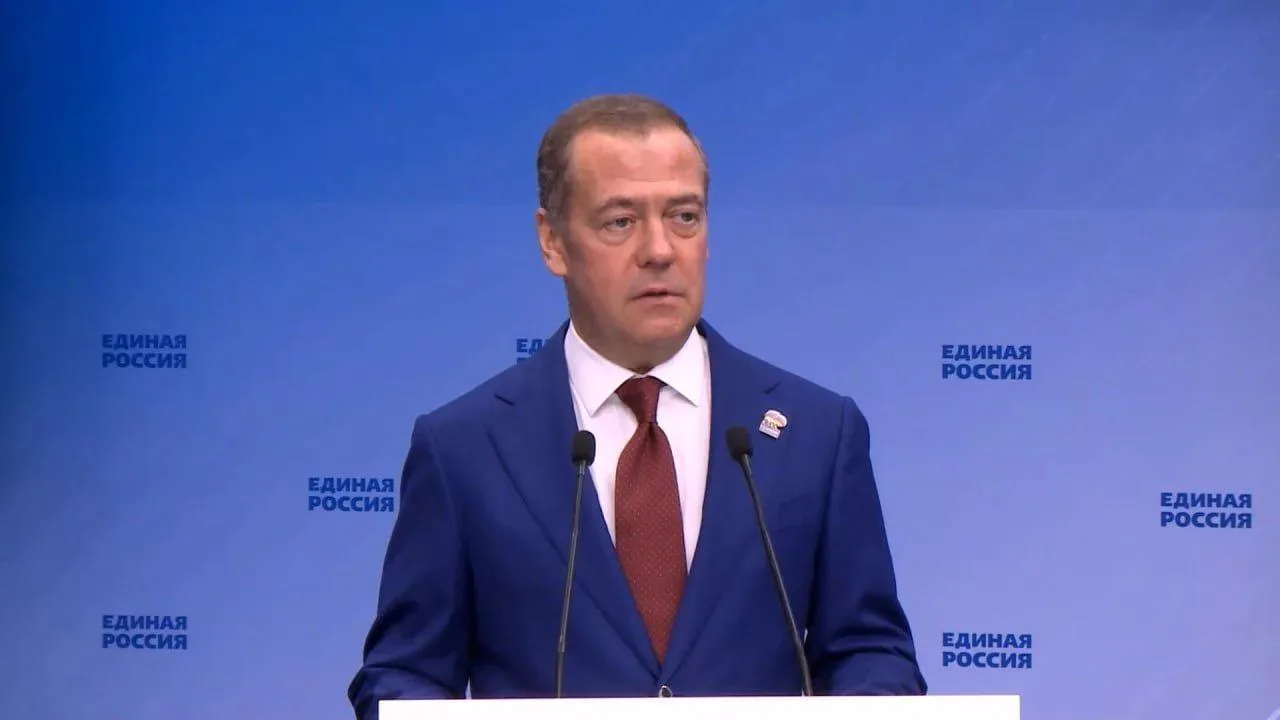 Дмитрий Медведев: Большинство обращений в новую Народную программу Единой России связано с поддержко
