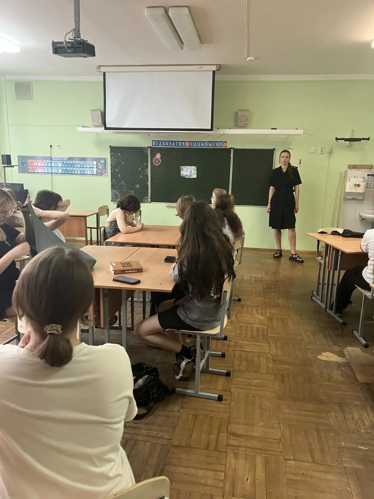 17 июня социальные педагоги организовали встречу инспектора ОПДН, майора полиции, Ивановой В.В. с во