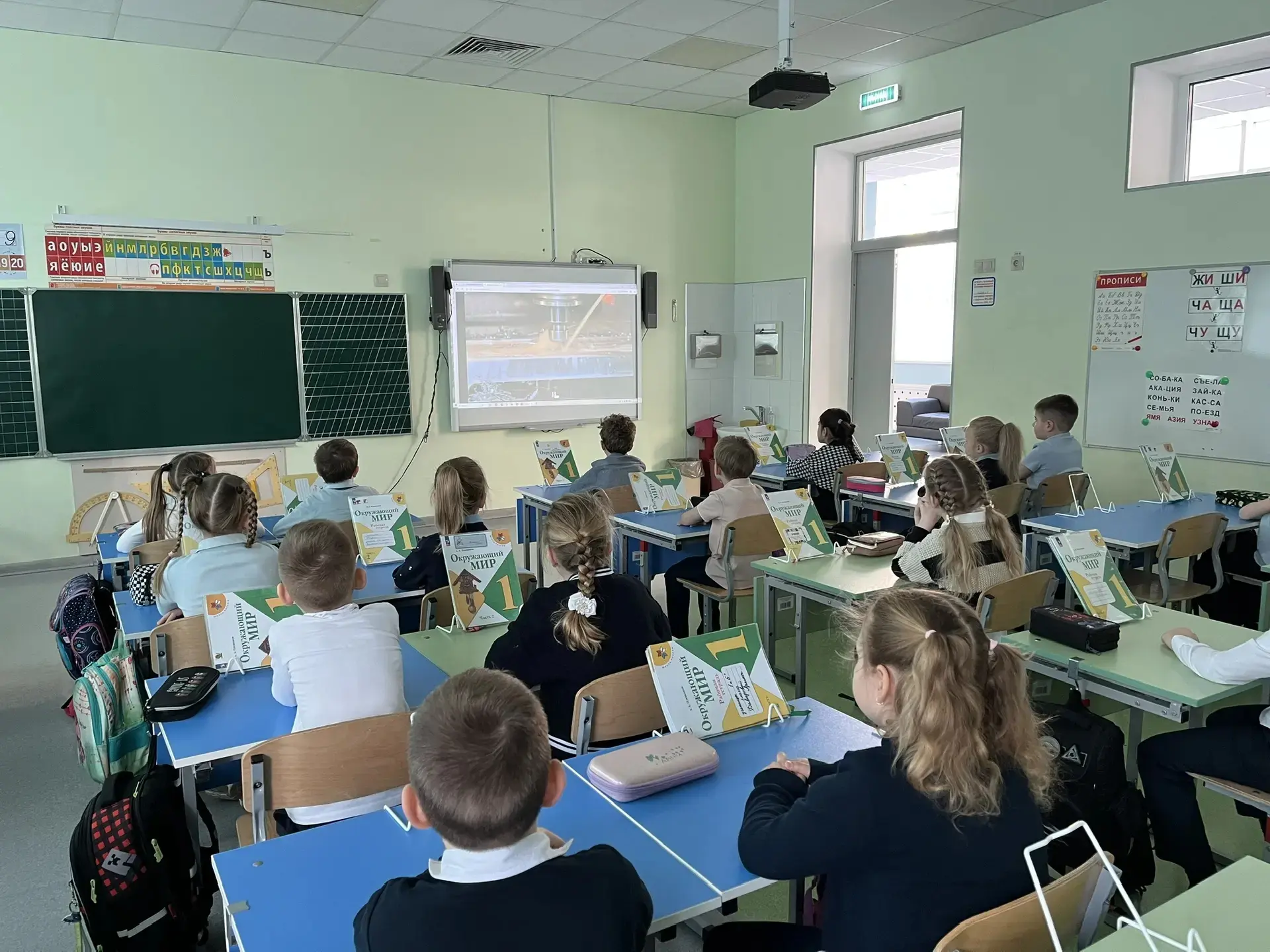 🏭 Сегодня в Видновской гимназии прошло традиционное занятие цикла #разговорыоважном. Тема встречи – 