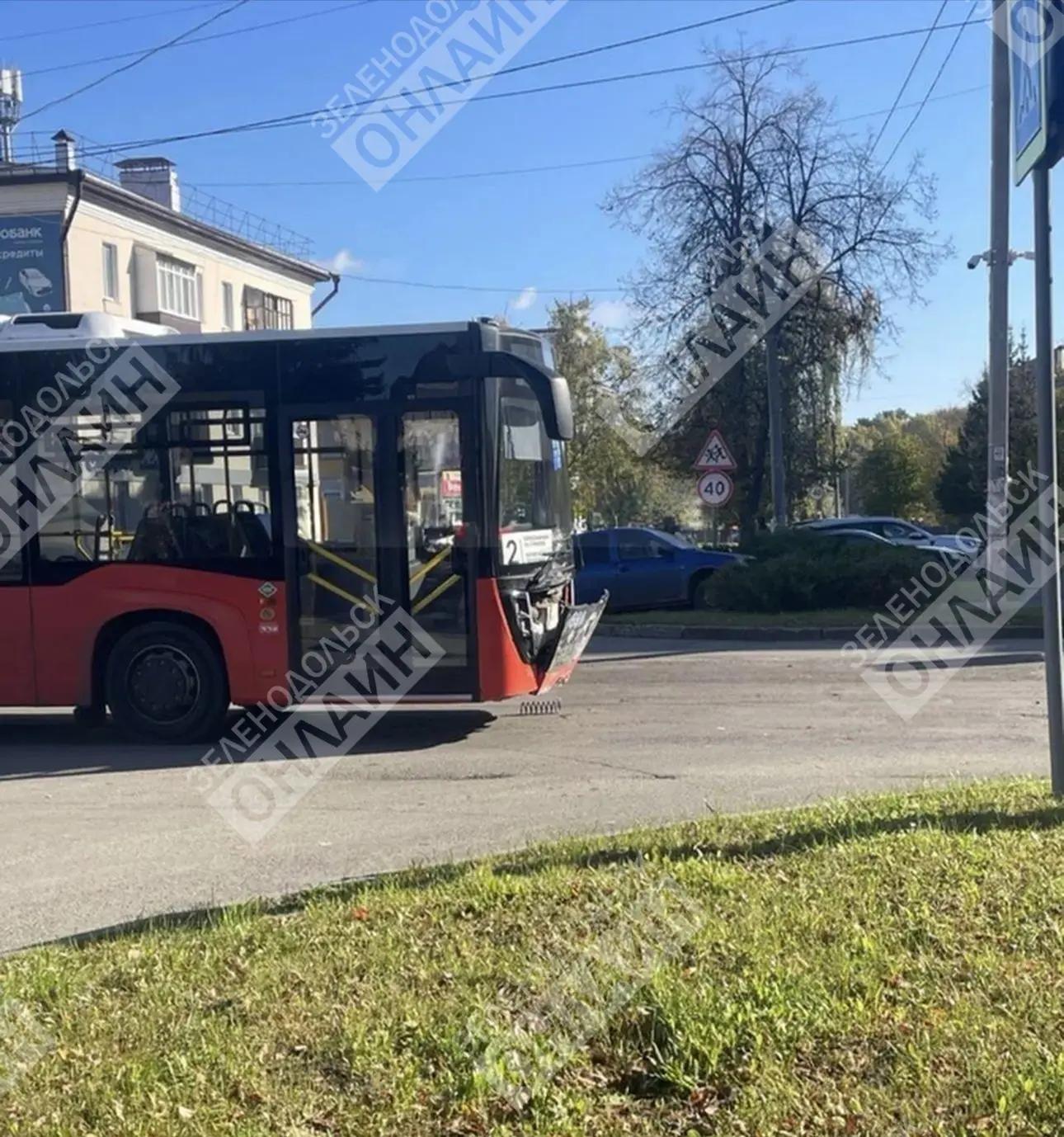 ДТП на перекрестке Энгельса - Татарстан. Автобус перекрыл дорогу. Проезд затруднен