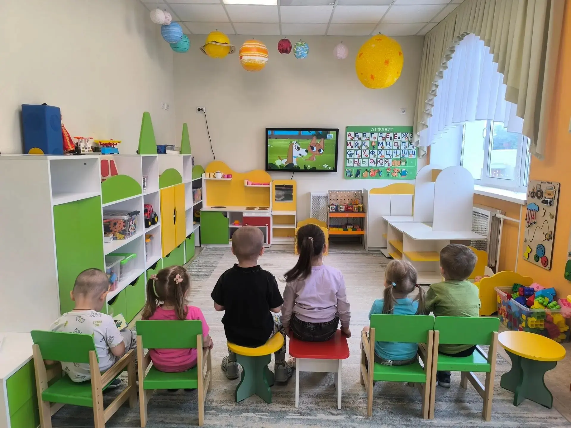 В дошкольной группе МБОУ «Никаноровская СОШ» состоялось занятие на тему вежливости. Ребята учились п