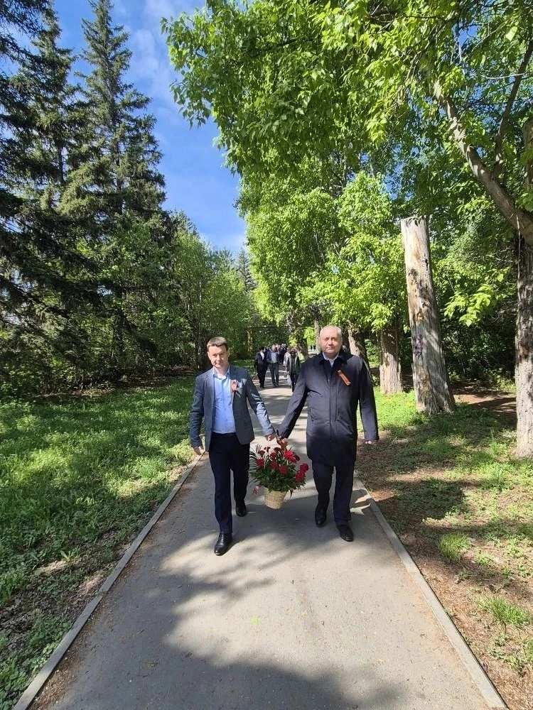Сегодня по всей стране проходят митинги, церемонии возложения цветов к Обелискам боевой Славы и памя