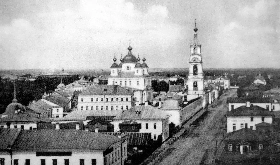 А вы знали, что по Ярославлю можно гулять сразу по нескольким эпохам?