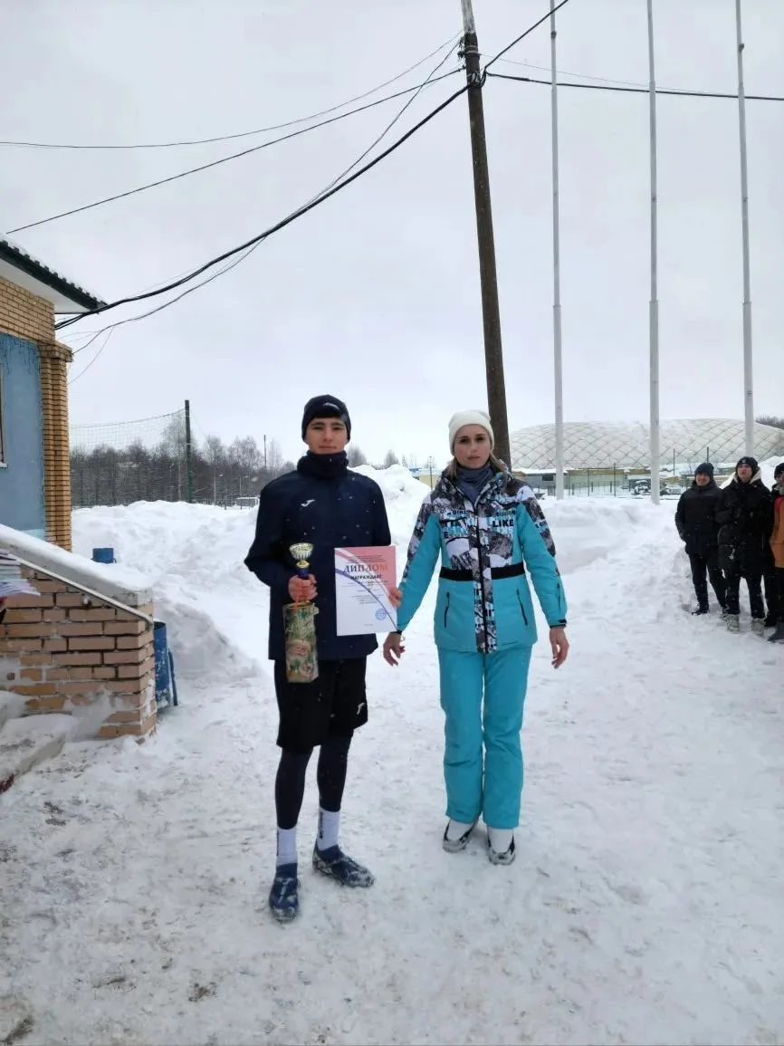 ❄️Зимние каникулы — время для спорта!  ✔️10 января обучающиеся МОУ «Средняя школа №8» под руководств