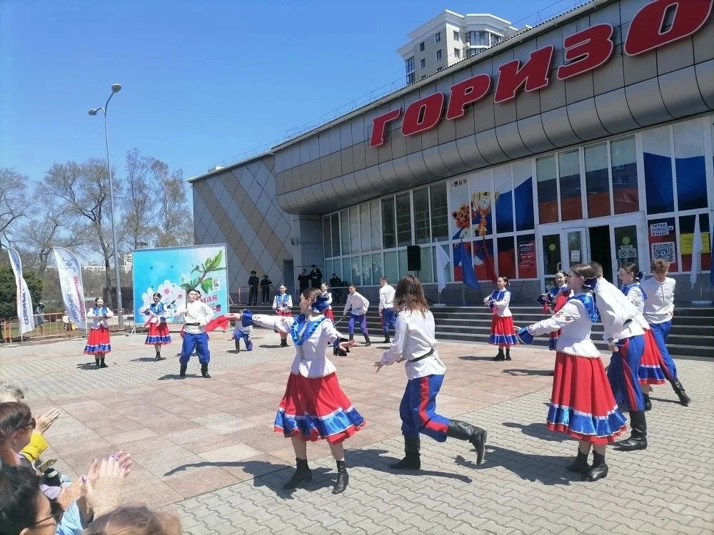 Студенты Уссурийского колледжа технологии и управления не остались в стороне от главног...