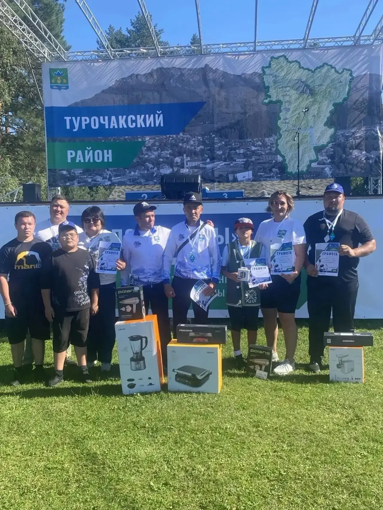 9 августа в Турочаке прошли соревнования по русским традиционным играм и алтайским наци...