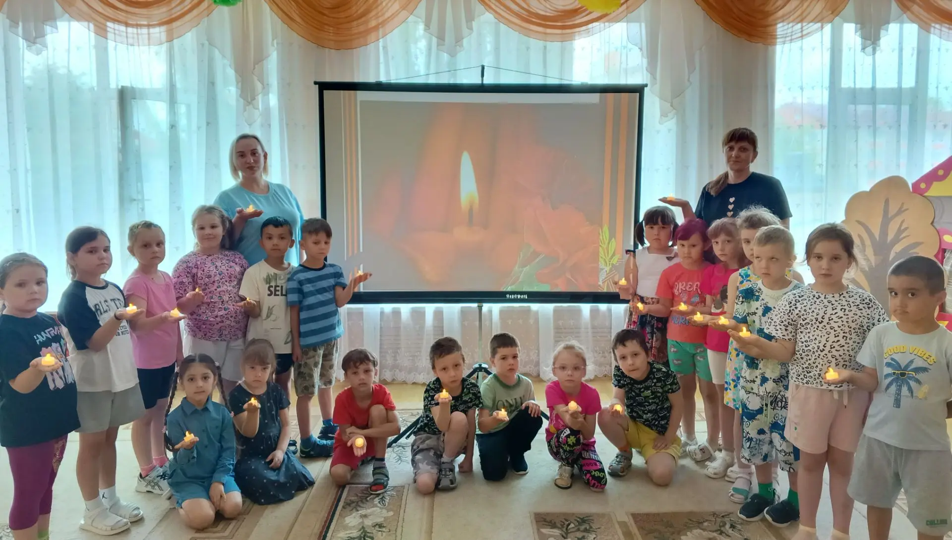 Сегодня воспитанники и сотрудники МБДОУ д/с № 14 присоединились к Всероссийской акции «Минута молчан