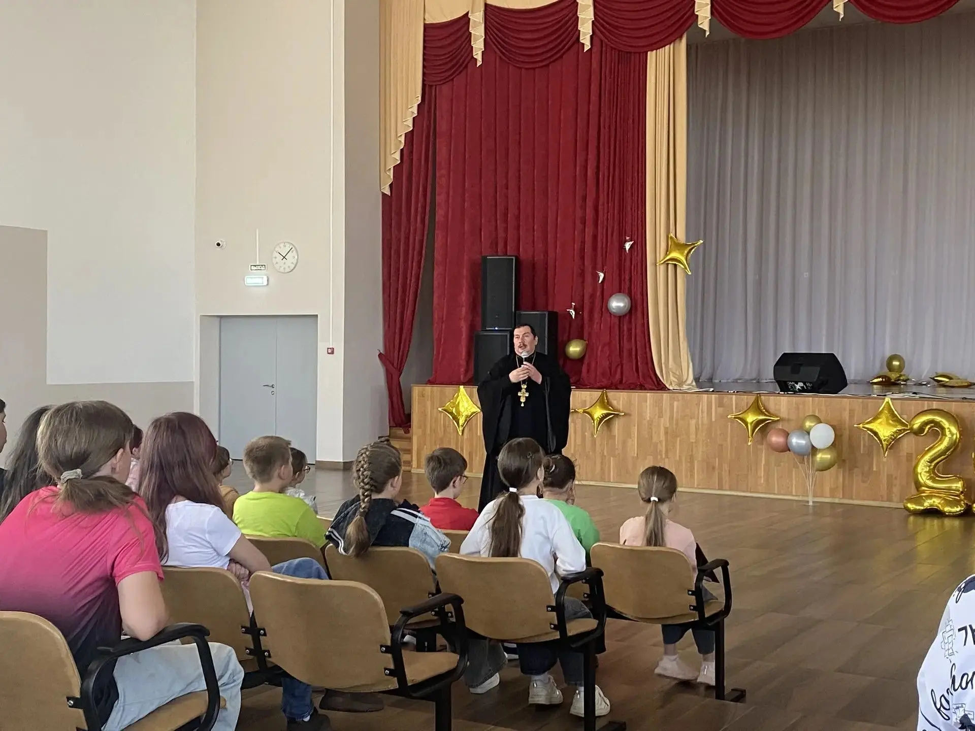 Нравственная беседа в лагере «Радуга»: о чуде и вере🌈

16 июня  в оздоровительном лагере «Радуга» п