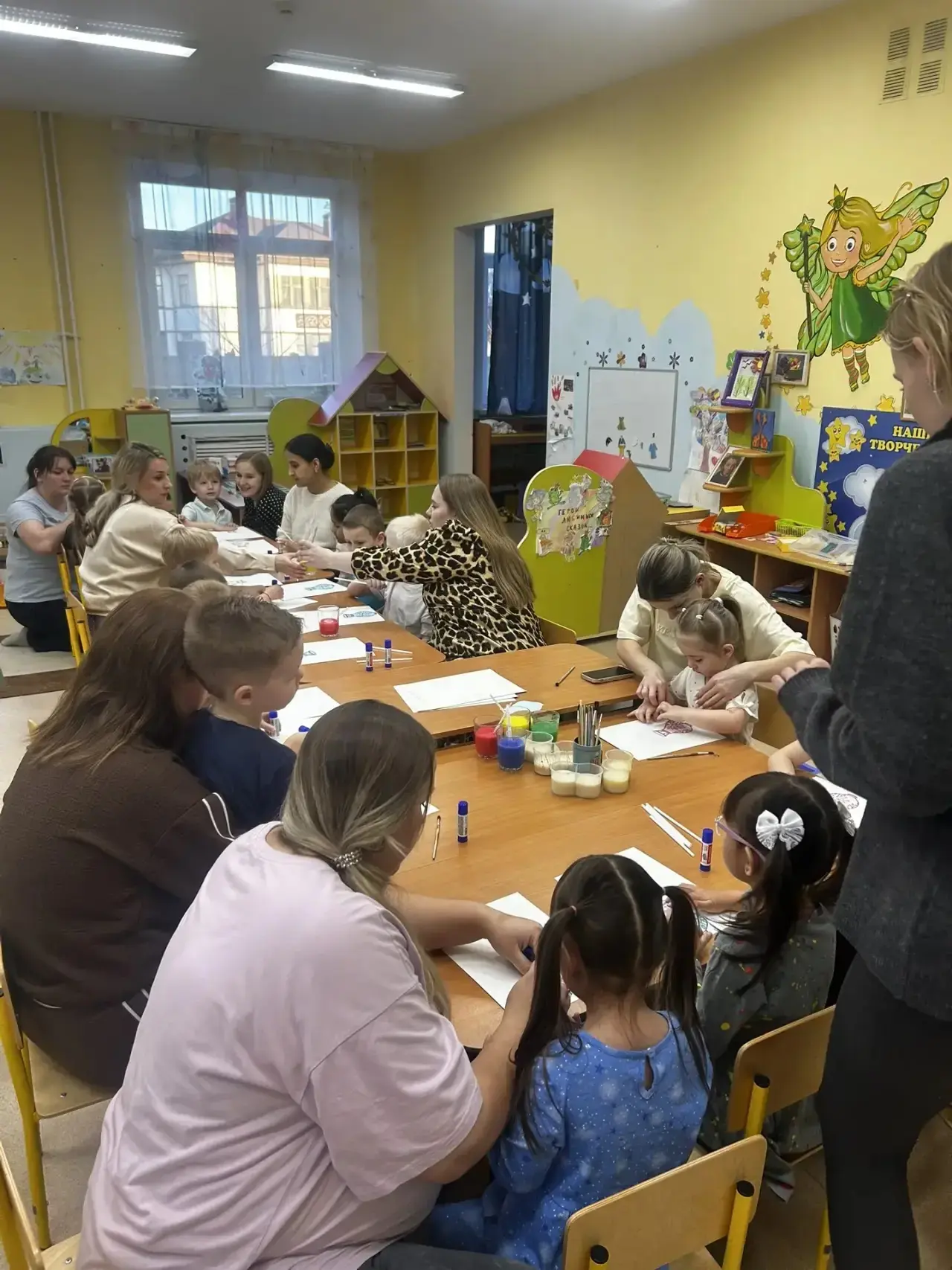 Звездочки 🤩 совместно с мамами, делали вазу с цветами из мыльных пузырей🫧