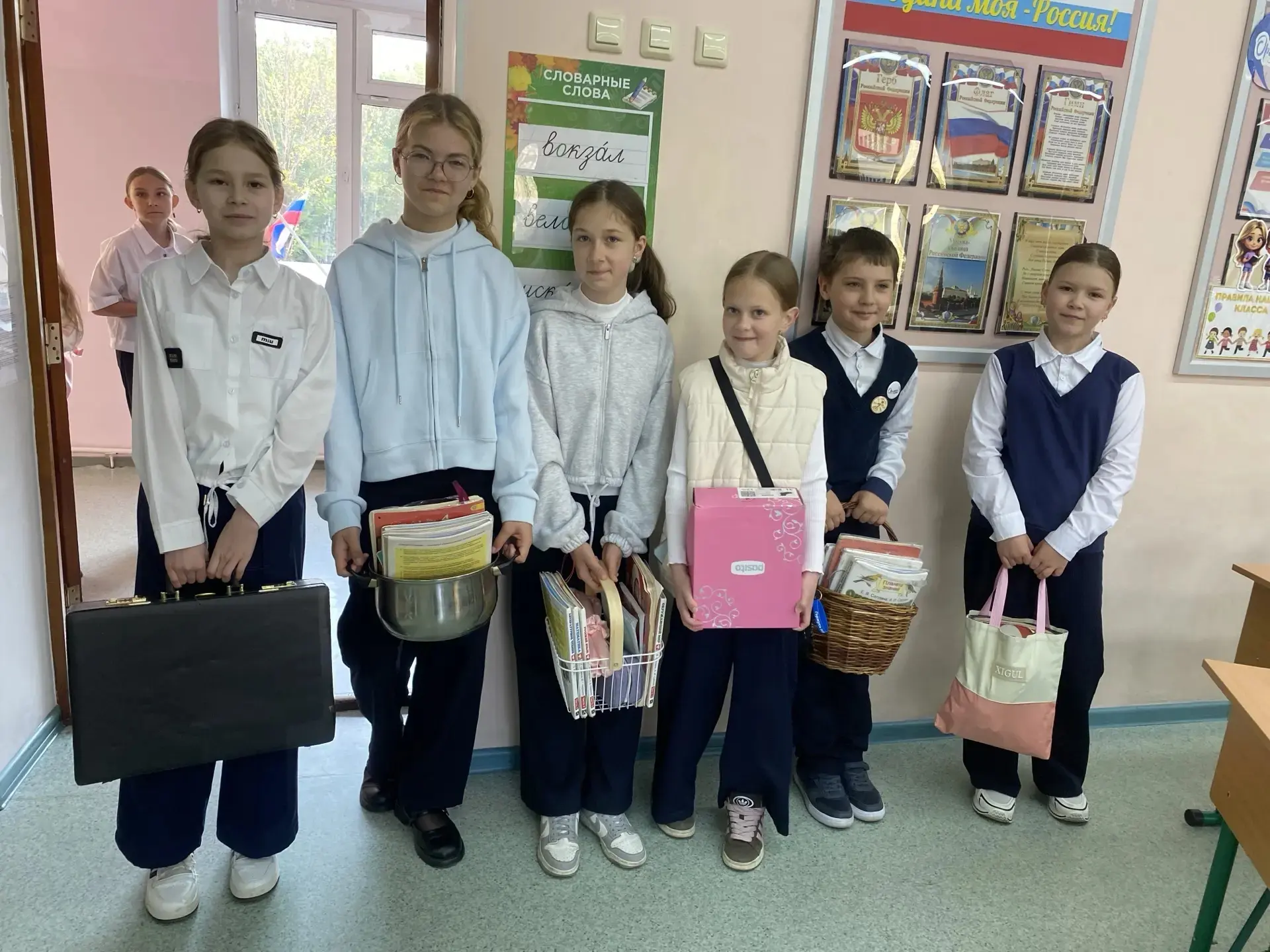 🎒 День без рюкзаков в гимназии- 2026  В нашей гимназии  во второй  раз (традиция была заложена в 202