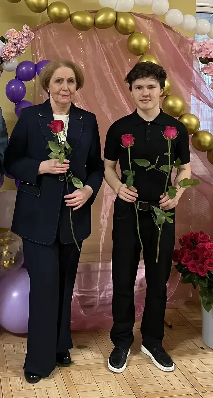 Весна в школе 🌷  Сегодня с самого утра наша школа окунулась в необычайно эмоциональную атмосферу нас