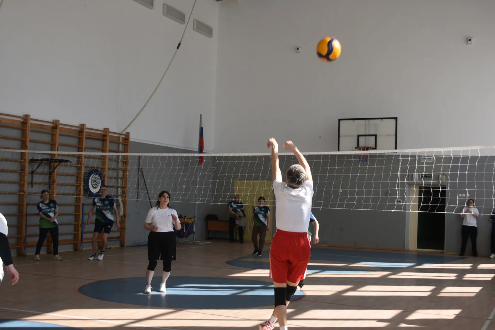 🤾🏻🏋Традиционно в нашей школе состоялся спортивный праздник для работников образования. В соревновани
