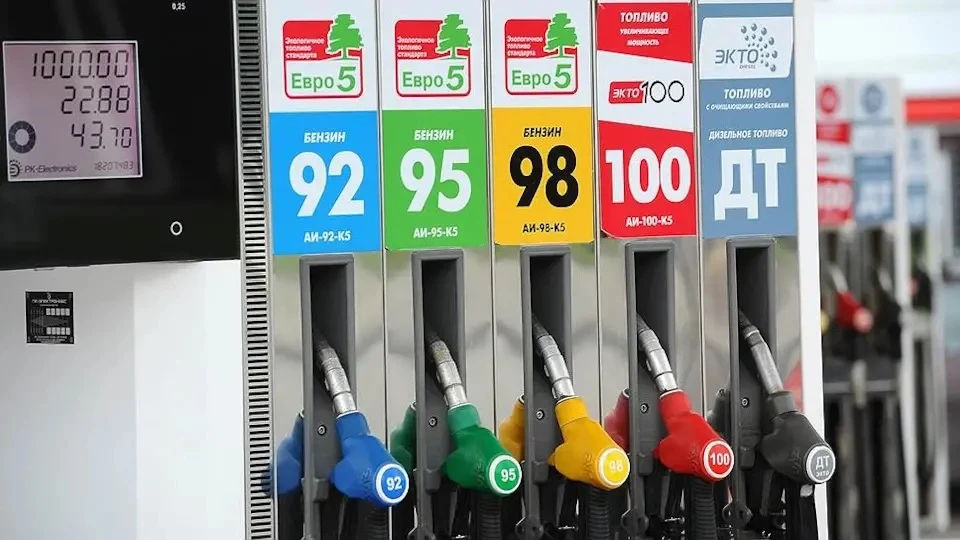 ⛽️ В России разрешили продавать бензин «Евро-3»

С осени 2025 года ряду НПЗ позволили выпускать топл