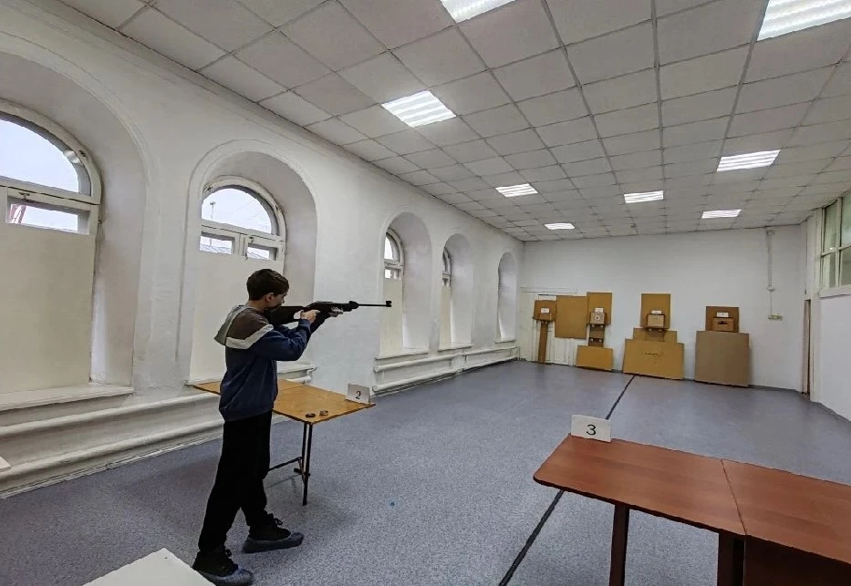🎯Городские лично-командные соревнования по стрельбе из пневматической  винтовки.  🏫На базе МБУДО «ДД
