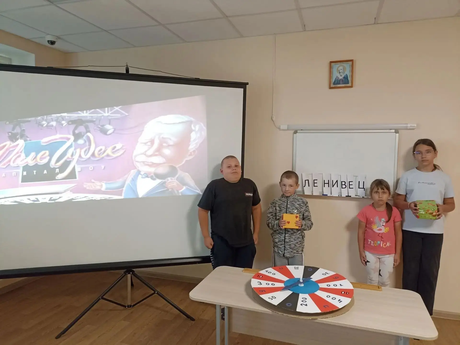 Сегодня мы играли во всеми любимую игру "Поле чудес", посвященную животному миру🦁🐴🐇

Ребята отгад