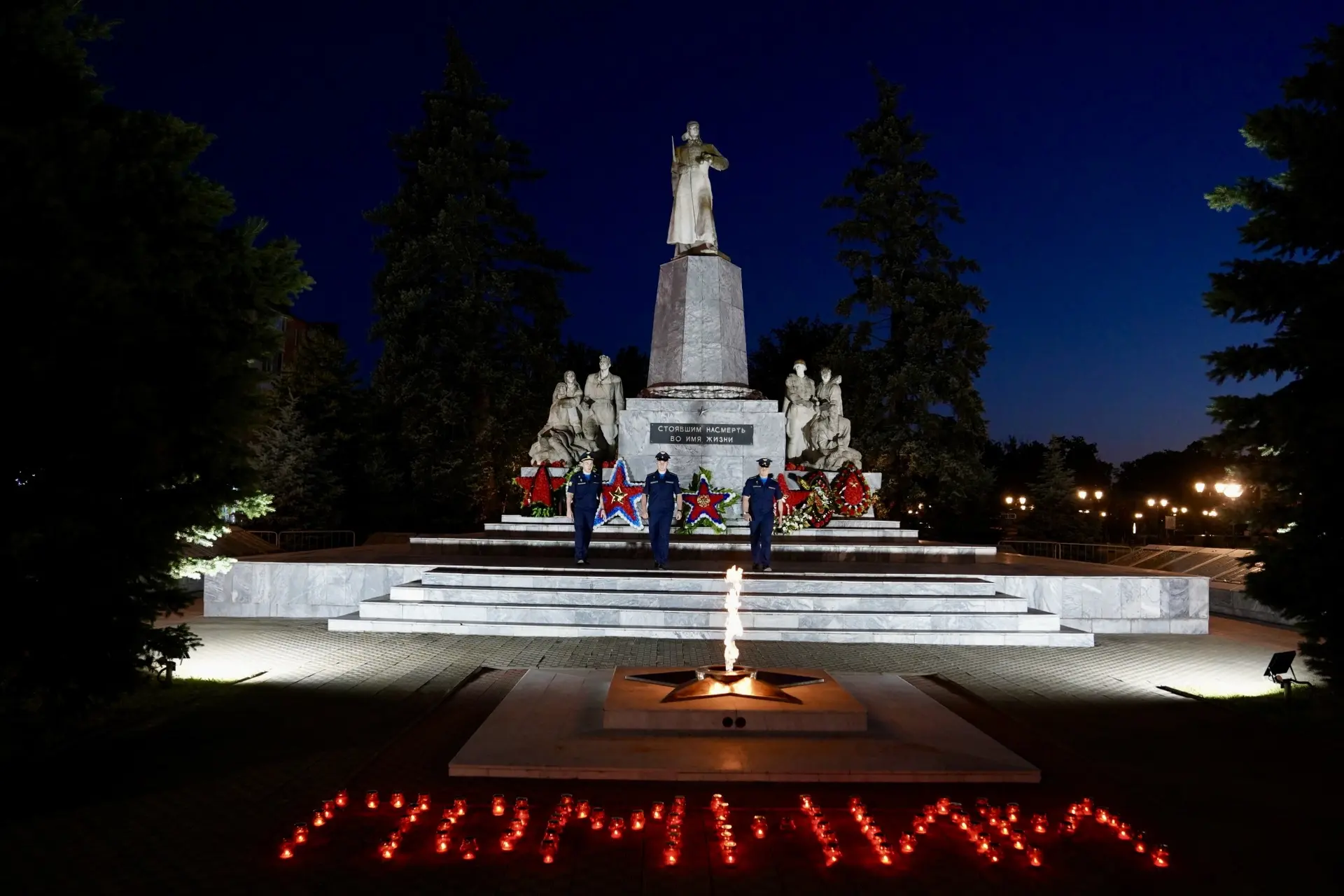 🕯️Сегодня в 4:00 на площади имени маршала Г. К. Жукова прошли памятные мероприятия, посвящённые Дню