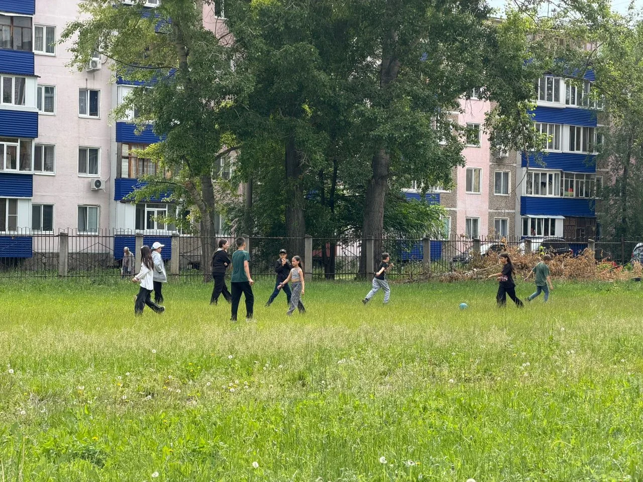 8 день в школьном лагере «Солнышко».

С самого утра ребята с пользой провели время за отрядными дела