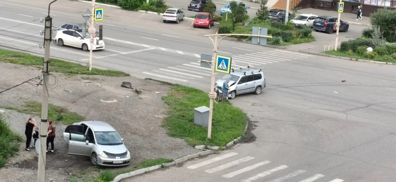 Кирова-ЛенКома авария. Одна полоса перекрыта, пишут в Автоканале Абакана.
