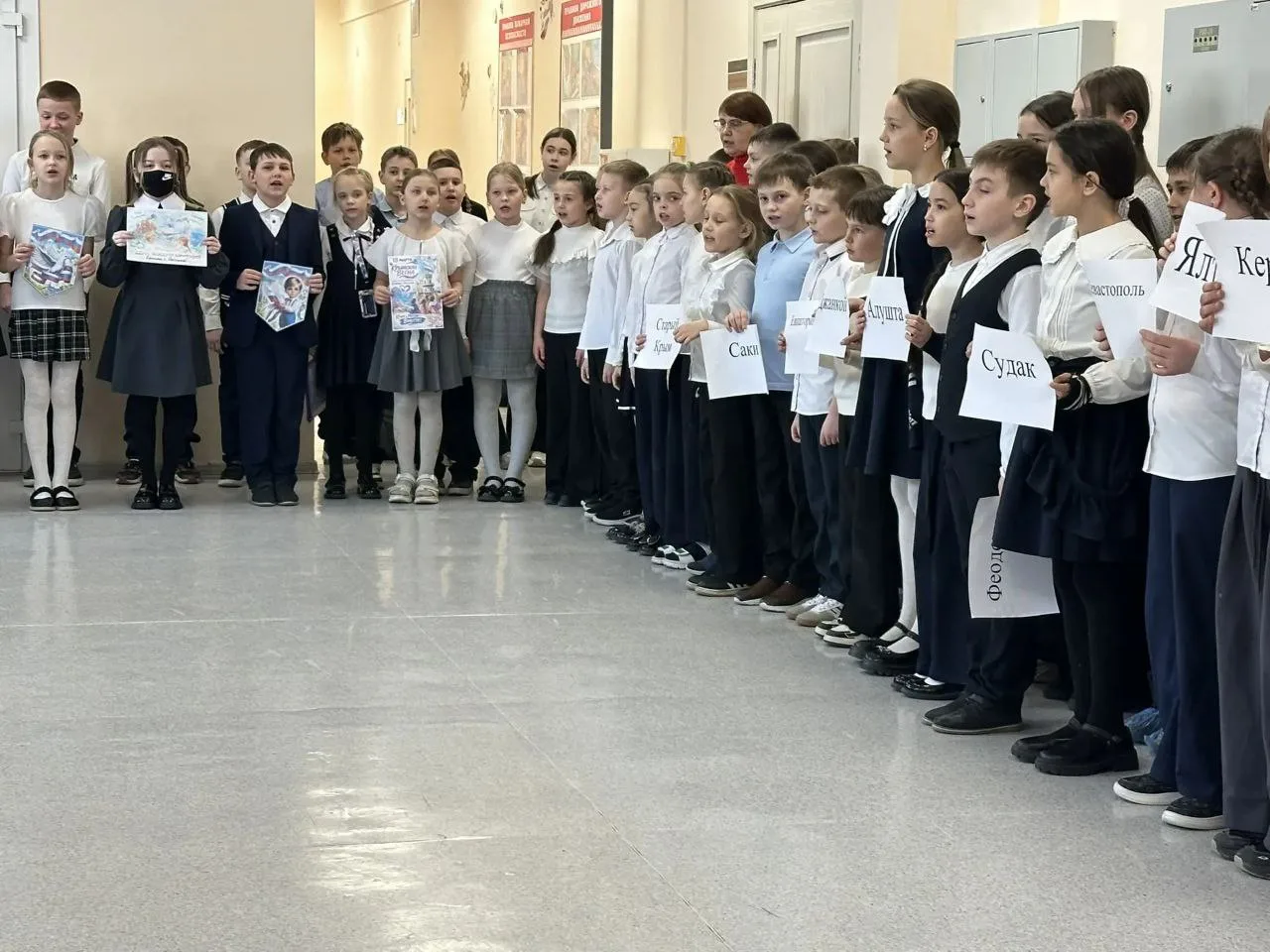 16.03.26. Линейка  🔔 Традиционно понедельник в нашей школе начинается с общешкольной линейки и "Разг