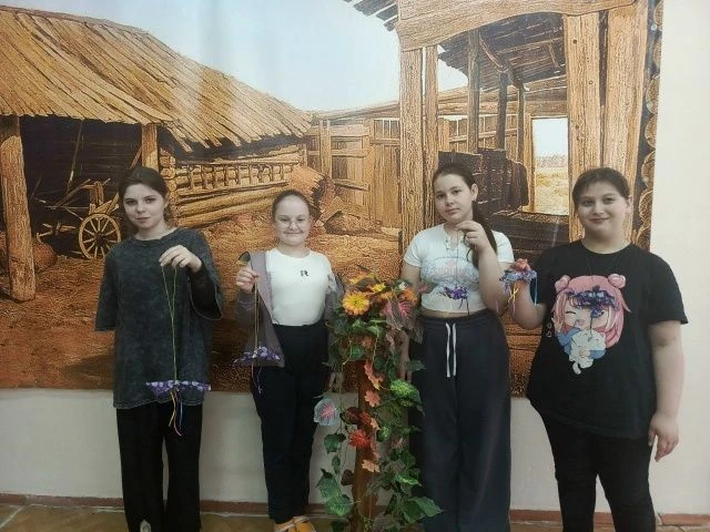Весну «кликали» руками: мастер-класс по птичке-веснянке                                             