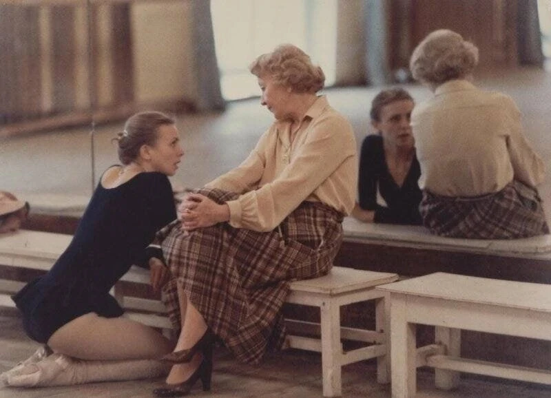 Совет наставника, великая балерина Галина Уланова и её ученица Людмила Семеняка, 1980 год.
