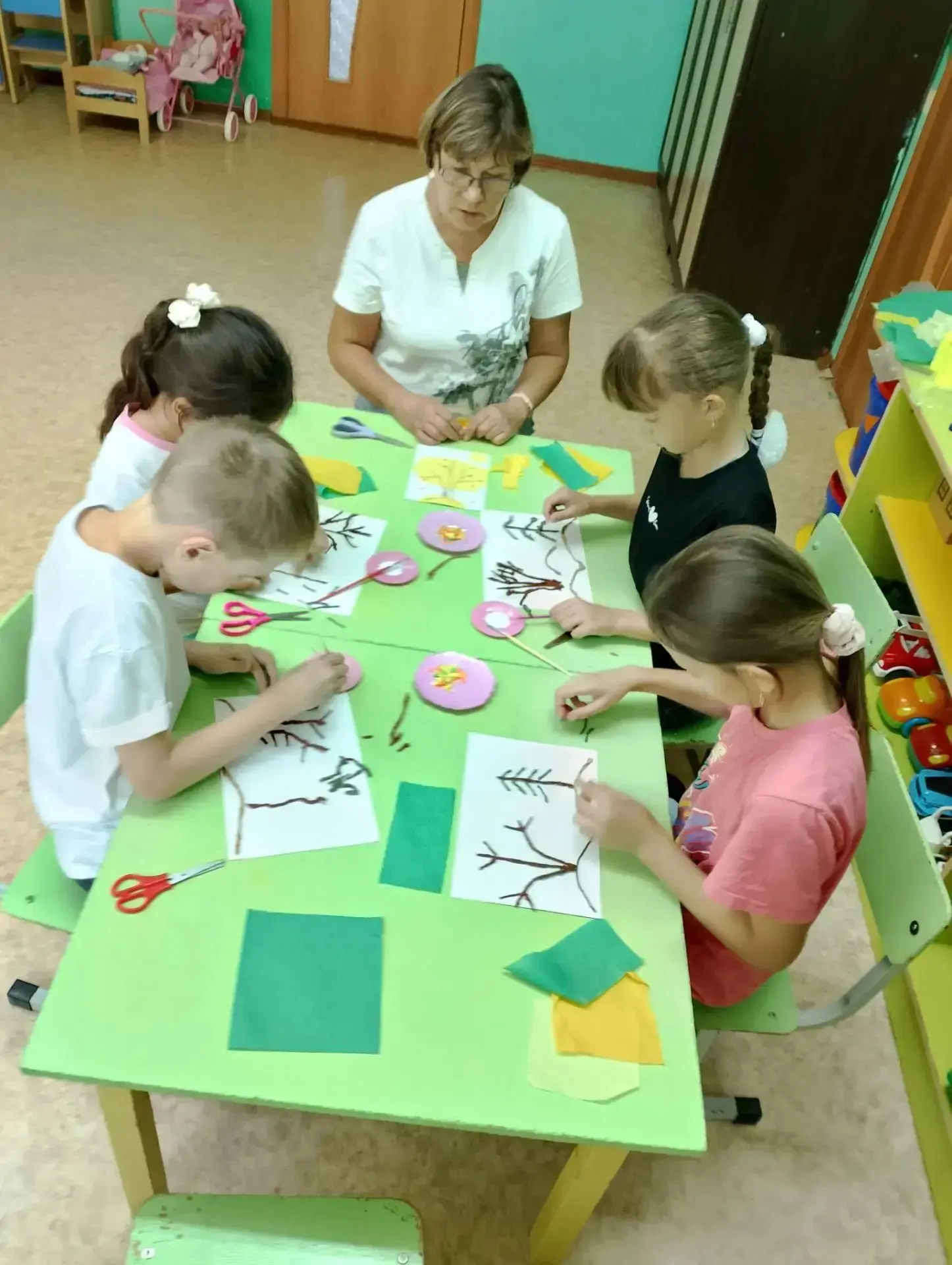 «Осенние фантазии в технике бумагопластики»