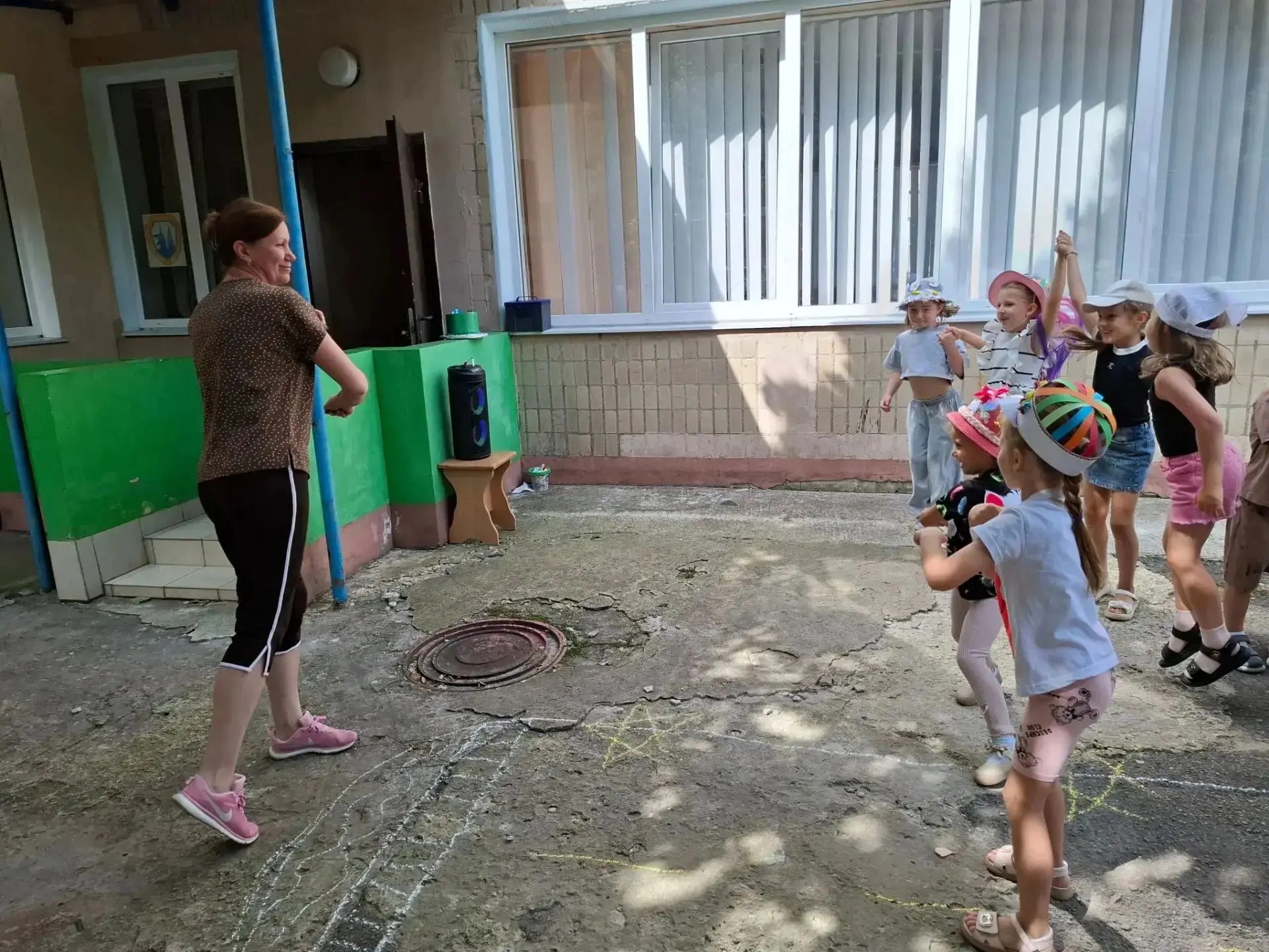 Лето ходит целый день шляпку носит набекрень. 🌞👒
Сегодня в подготовительных группах "Звездочки"🌟 