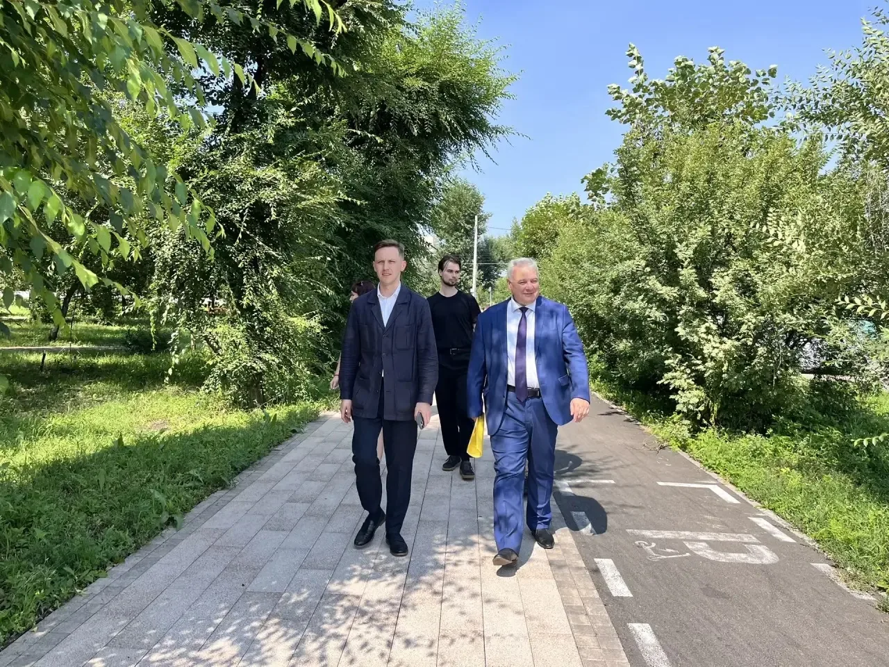 Сегодня вместе с главой Центрального района Дмитрием Безруких заехали в сквер Чернышевс...