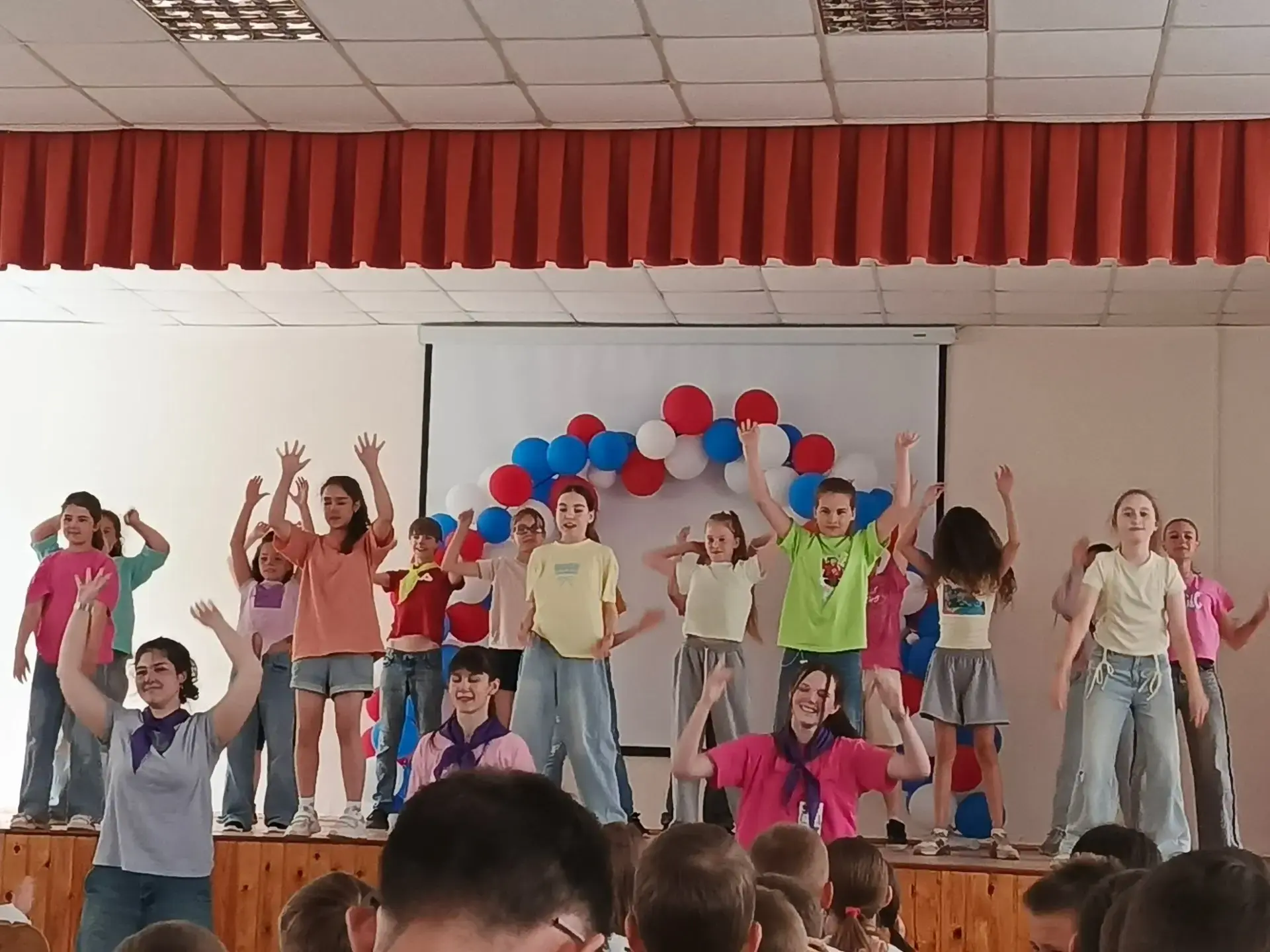 День 14.
Сегодня был выматывающий, энергозатратный,но безумно яркий день.🎉
Все ребята нашего лагеря