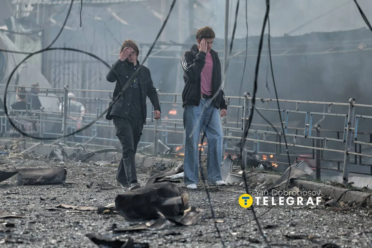 ‼️Уничтожен киевский ТЦ "Квадрат"  Ранее сообщалось, что Украина постоянно прячет производства БПЛА 