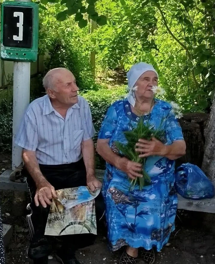 8 июля, в День семьи, любви и верности работники культуры поздравили почтенных, уважаем...