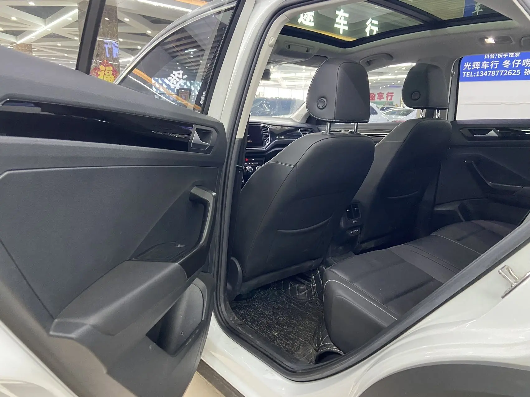 ✅ В наличии на нашей стоянке в Китае   VW T ROC 2023 год 28 000 км 1.4 бензин - 150 ЛС  Передний при