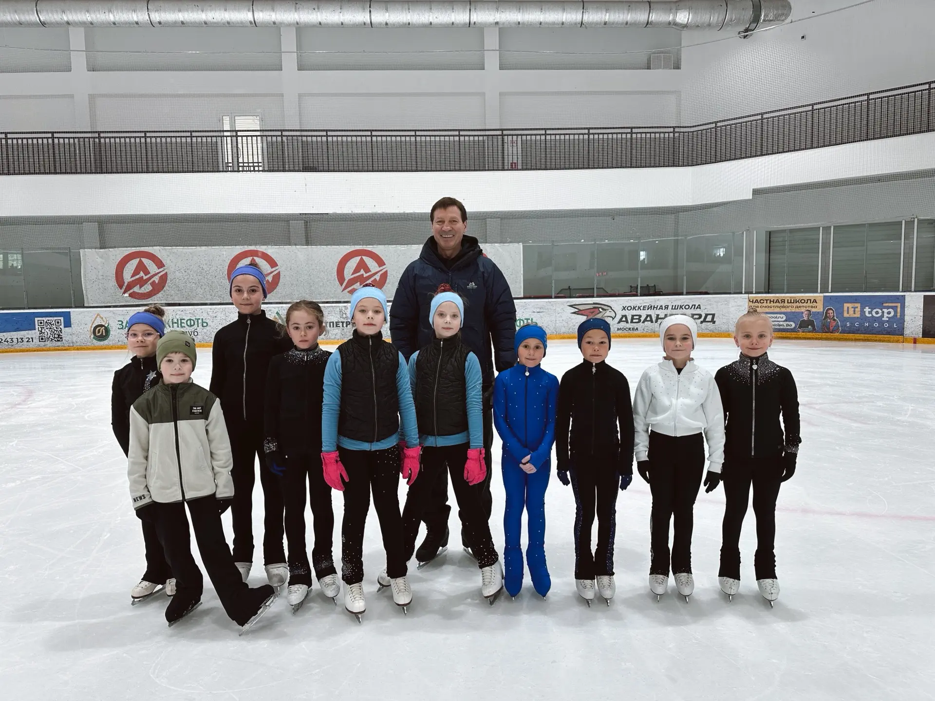 ОТКРЫЛИ СЕЗОН ЛЕТНИХ СБОРОВ 🌞⛸️

Наш тренерский штаб первой смены в Москве: Андрей Хвалько, Дарья С
