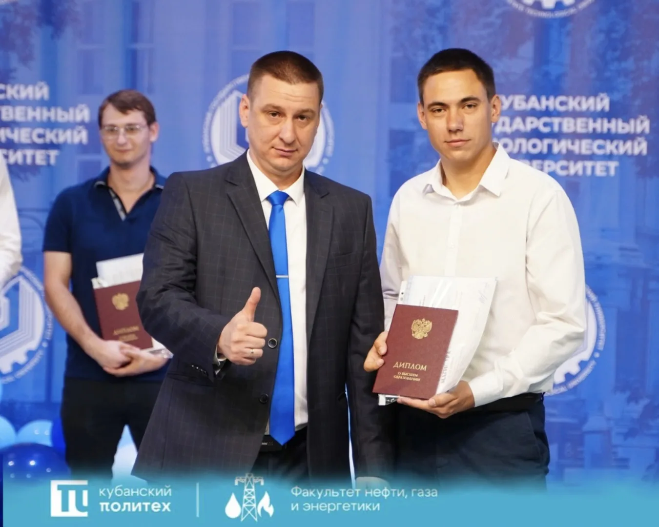 🎉 Торжественное вручение дипломов — важный рубеж! 🎉

10 июля прошло долгожданное и трогательное со