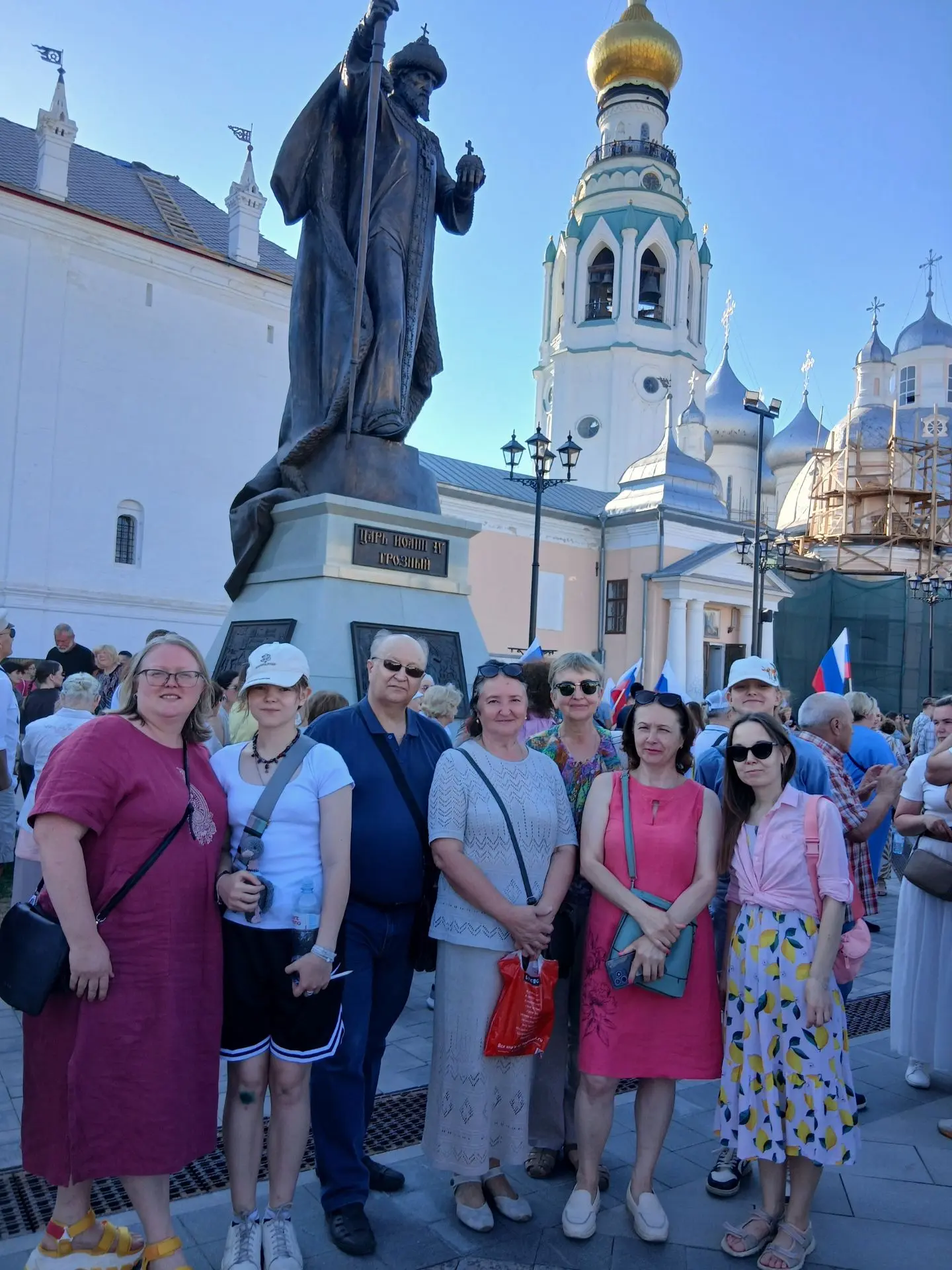 Школьная делегация на Кремлевской площади: торжества в честь страны. 

В День России, 1️⃣2️⃣ июня, д