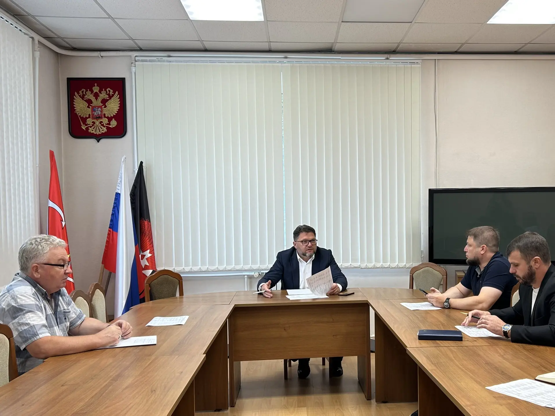✍  На совещании, открывшем рабочую неделю, обсудили подготовку памятных мероприятий ко ...